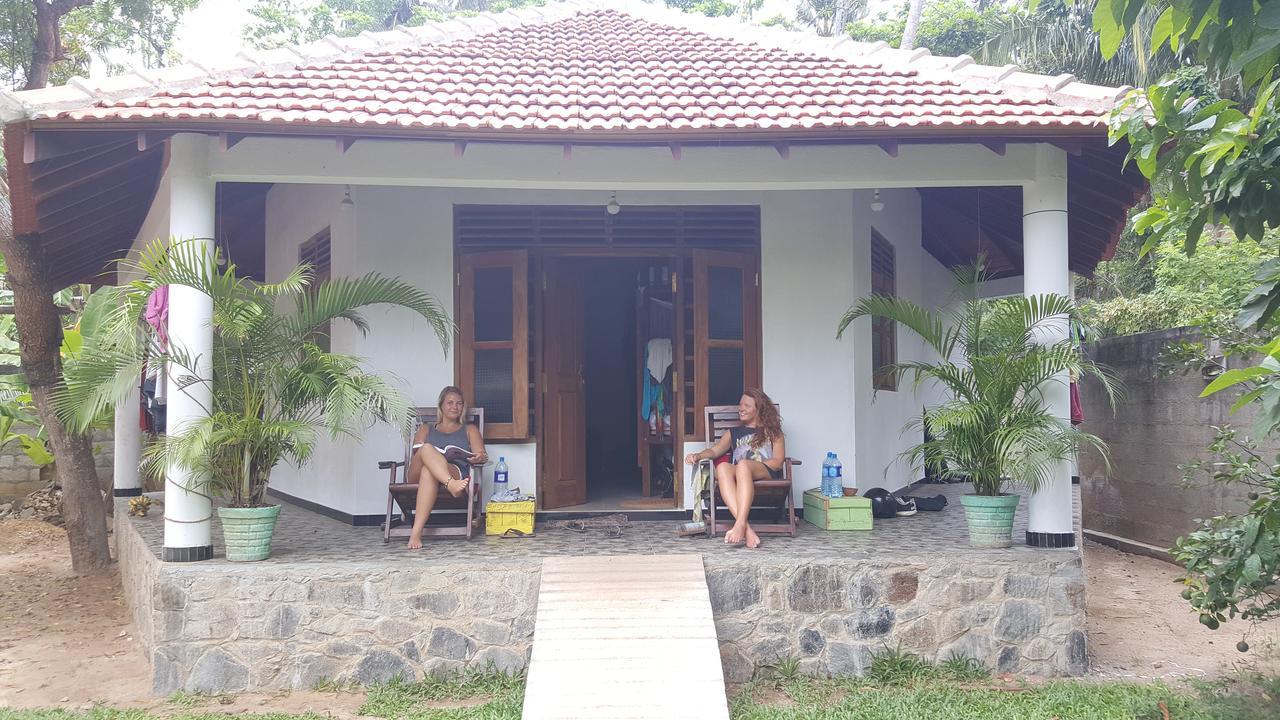 Hostel Surfing Wombats Weligama Zewnętrze zdjęcie